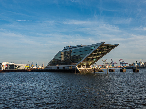 Dockland Hamburg P3080084.jpg
