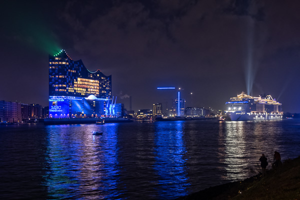 Taufe der MSC Grandiosa in Hamburg Taufe_MSC_Grandiosa_H1191757-Bearbeitet.jpg