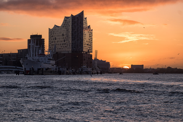 Sonnenaufgang am Hafen X1177184-Bearbeitet-2.jpg
