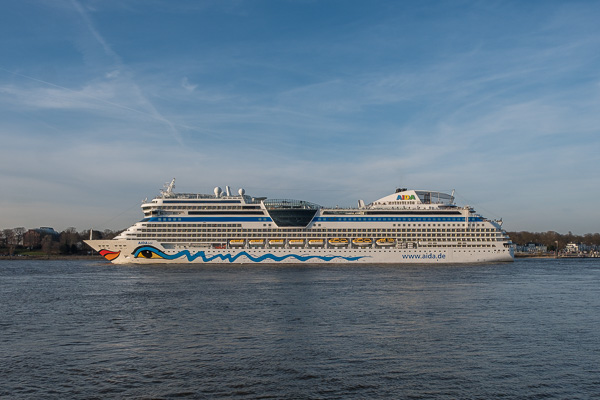 AIDAsol in Hamburg X2170616.jpg