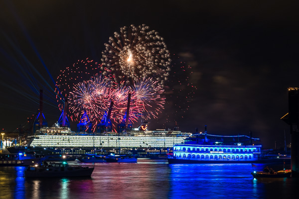Taufe der Mein Schiff 1 in Hamburg X2171888.jpg