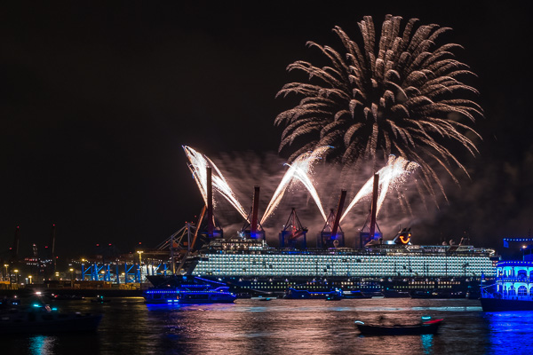 Taufe der Mein Schiff 1 in Hamburg X2171943.jpg