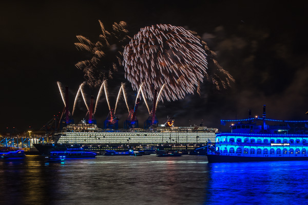 Taufe der Mein Schiff 1 in Hamburg X2171954.jpg