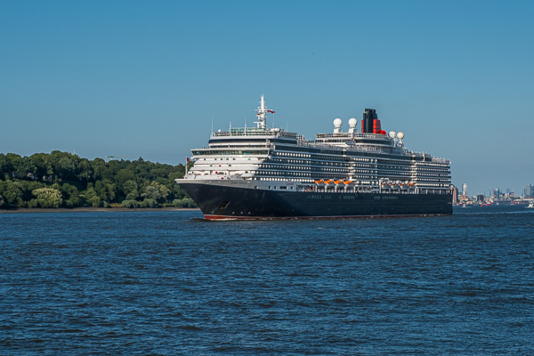 Queen Victoria in Hamburg X2176541.jpg