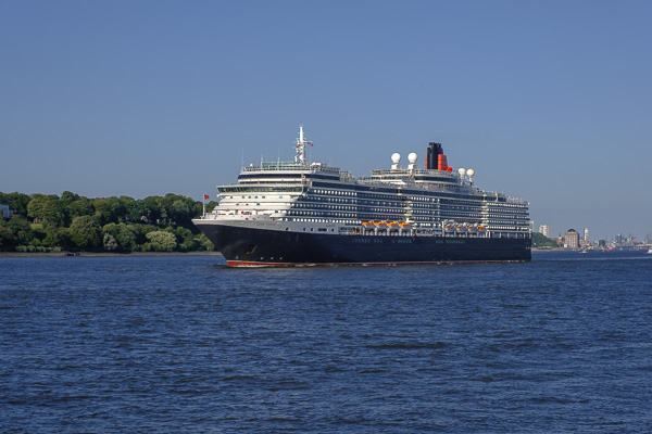 Queen Victoria in Hamburg X2176543.jpg
