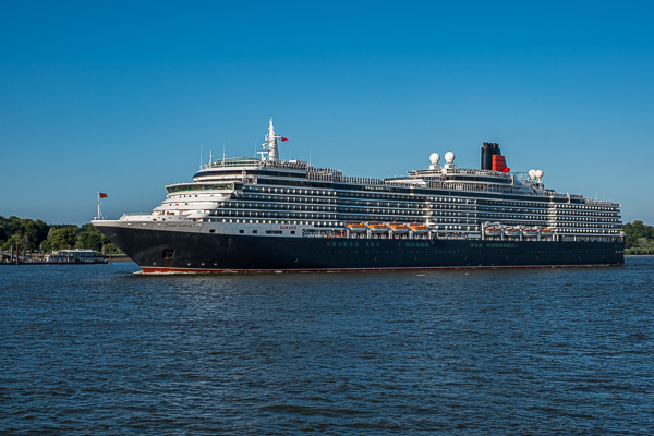 Queen Victoria in Hamburg X2176552.jpg