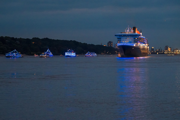 Queen Mary 2 10 Jahre Blue Port X2177985-Bearbeitet.jpg