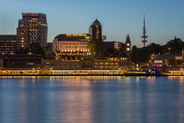 Blick auf die Landungsbrueken ZN5A0583-Bearbeitet.jpg