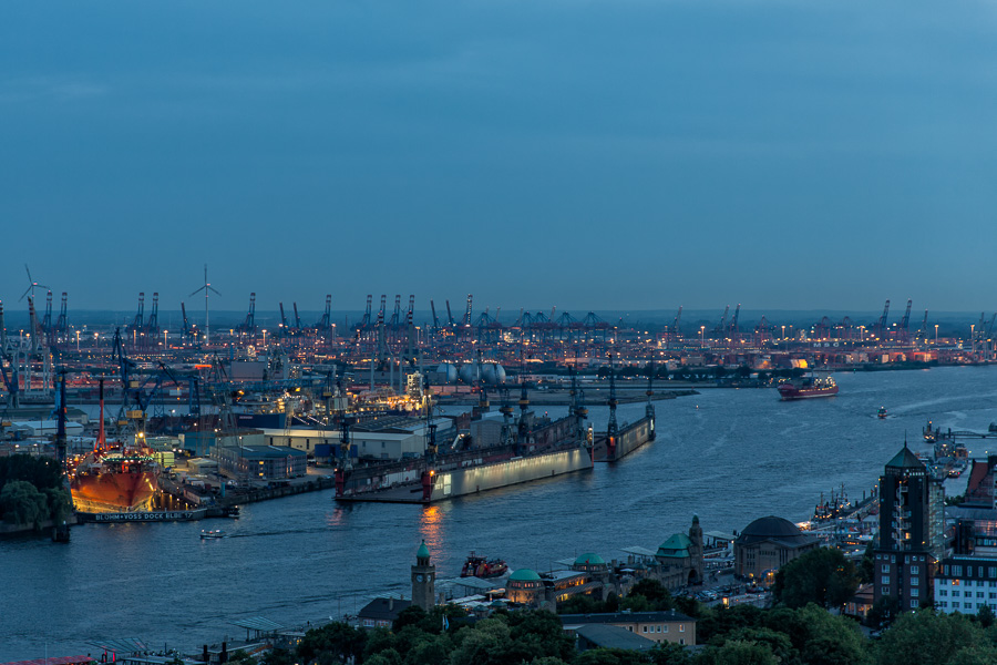 Blick über den Hamburger Hafen ZN5A3191-Bearbeitet.jpg
