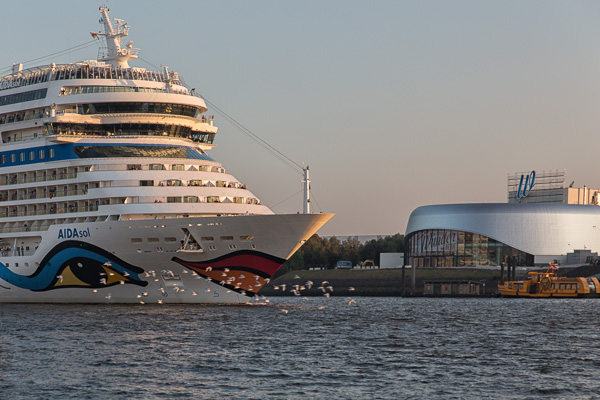 AIDAsol in hamburg ZN5A6366-Bearbeitet.jpg