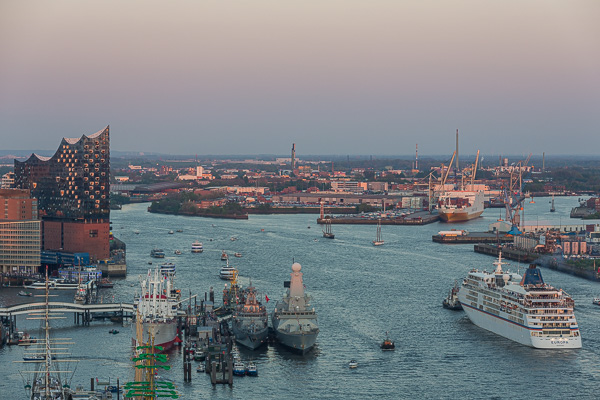 Blick auf den Hafengeburtstag 2016 ZN5A7602.jpg