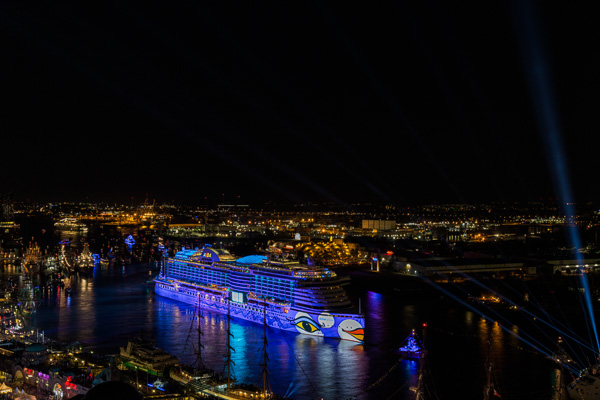 Taufe der AIDAprima am 827. Hafengeburtstag VIII ZN5A7867-Bearbeitet.jpg