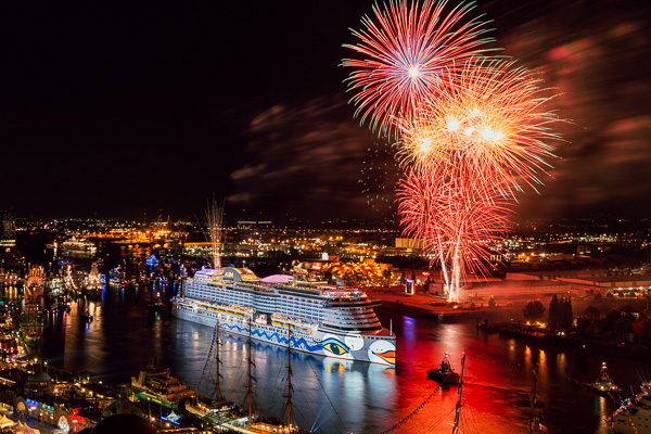 AIDA Feuerwerk am 827. Hafengeburtstag VII ZN5A7915-Bearbeitet.jpg