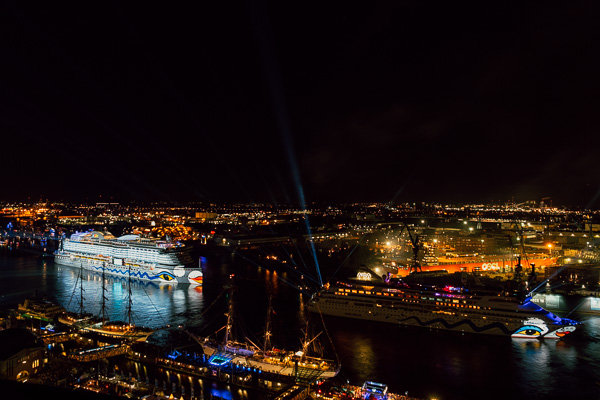 AIDAprima am 827. Hafengeburtstag X ZN5A7977-Bearbeitet.jpg