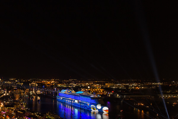 AIDAprima beim Hafengeburtstag ZN5A7979-Bearbeitet.jpg