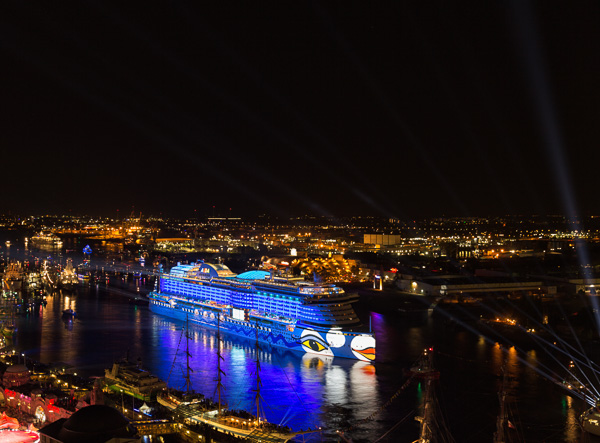 AIDAprima bei der Taufe in Hamburg ZN5A7981-Bearbeitet.jpg