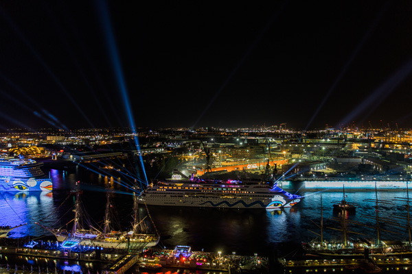 AIDAluna am 827. Hafengeburtstag ZN5A7987-Bearbeitet.jpg