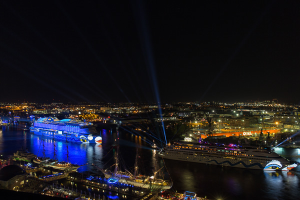 AIDAprima und AIDAluna am 827. Hafengeburtstag ZN5A8006-Bearbeitet.jpg