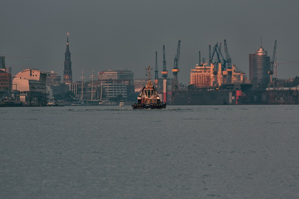 Schlepper auf dem Weg zur Arbeit ZN5A8735-Bearbeitet.jpg