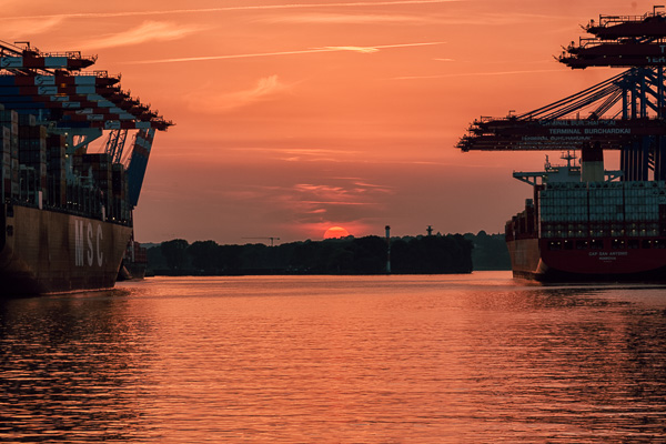 Sonnenuntergang am Waltershofer Hafen ZN5A8794-Bearbeitet.jpg