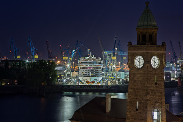 AIDAluna im Dock ZN5A9669-Bearbeitet.jpg