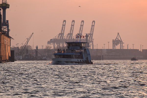 Hafenfähre _DSF0462-Bearbeitet.jpg