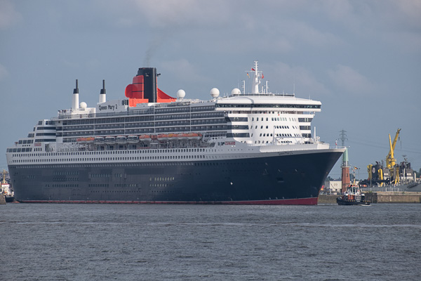 Queen Mary 2 auf dem Weg zum Eindocken I _DSF2549-Bearbeitet.jpg