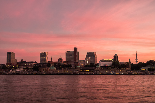 Landungsbruecken am Morgen _DSF7535-Bearbeitet.jpg