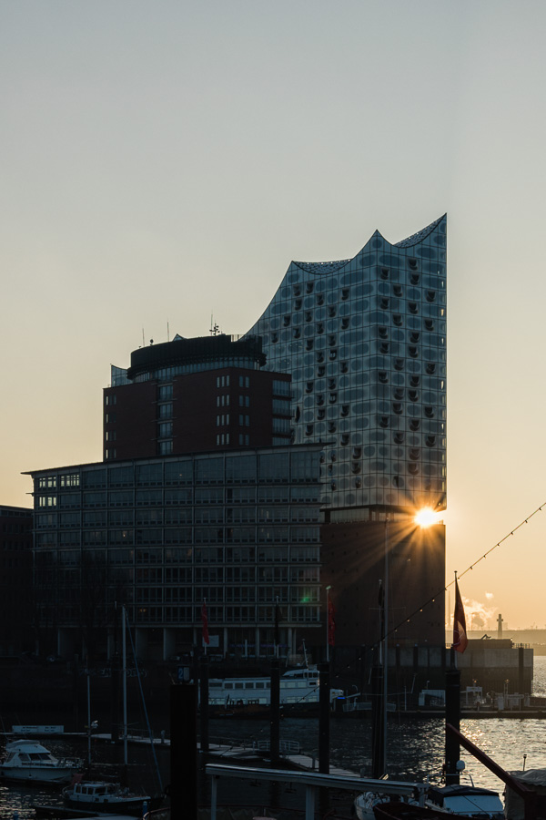 Elbphilharmonie am Morgen DSC01678-Bearbeitet.jpg