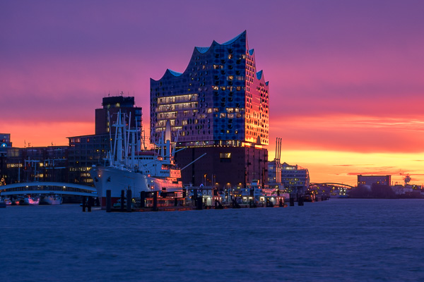 Elbphilharmonie im Morgenlicht Elbphilharmonie-im-Morgenlicht_X1179134.jpg