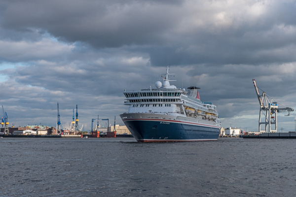 Kreuzfahrtschiff Balmoral in Hamburg H1191393.jpg