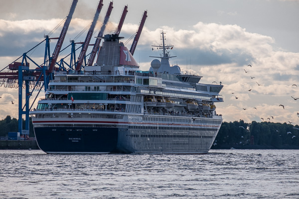 Kreuzfahrtschiff Balmoral in Hamburg H1191490.jpg