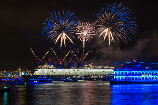 Taufe der Mein Schiff 1 in Hamburg X2171951.jpg