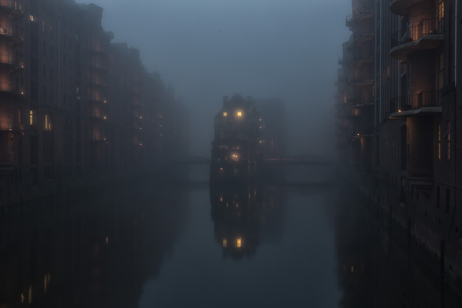 Wasserschloss im Nebel ZN5A8057-Bearbeitet.jpg