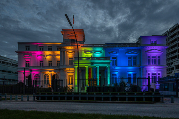 Amerikanische Botschaft Amerikanische-Botschaft_Hamburg_081A8824.jpg
