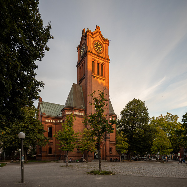 Apostelkirche in Hamburg Eimsbuettel Apostelkirche-in-Hamburg-Eimsbuettel_Hamburg_081A1286.jpg