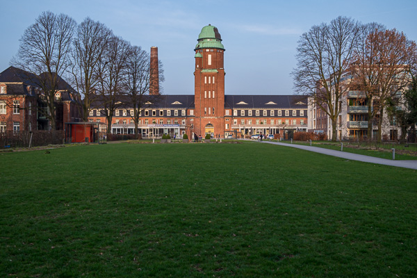 Ehemaliges Wirtschaftsgebaeude vom AK Barmbek Ehemaliges-Wirtschaftsgebaeude-vom-AK-Barmbek-__DSF1185.jpg