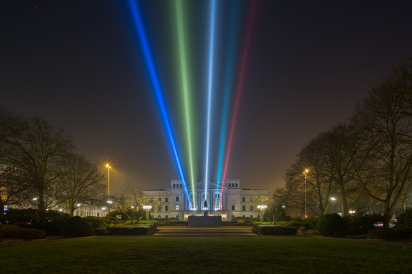 Altonaer Rathaus mit Olympiabeleuchtung ZN5A9879-Bearbeitet.jpg