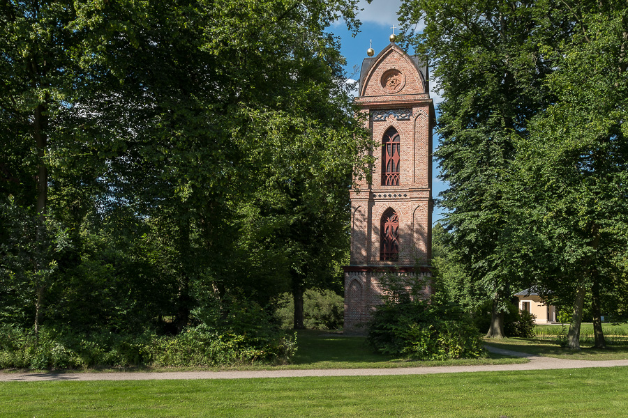 Glockenturm Katholische Kirche im Schlosspark Ludwigslust DSCF9195-Bearbeitet.jpg