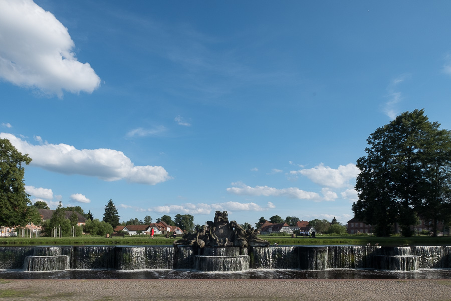 Brunnen am Schloss Ludwigslust DSCF9247.jpg