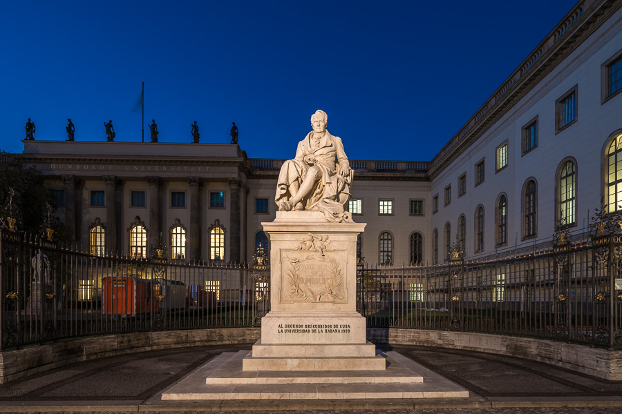 Alexander von Humboldt Denkmal Berlin_DSC02145.jpg