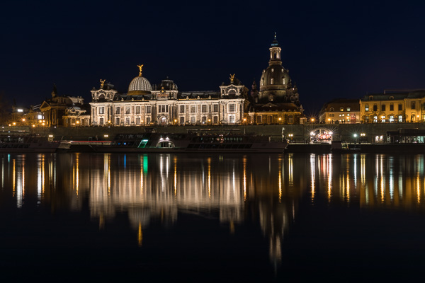 Brühlsche Terrassen bei Nacht 5M489871.jpg