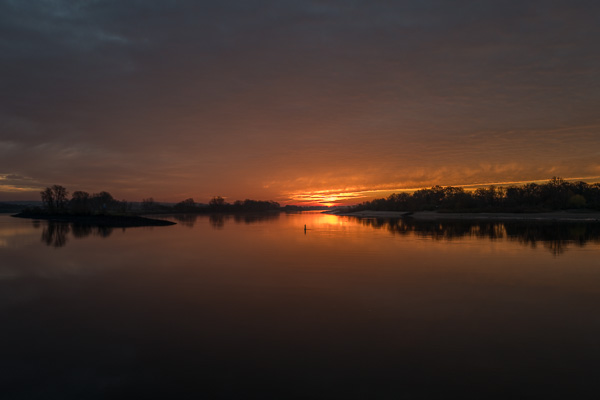 Sonnenaufgang an der Elbe L1030895.jpg