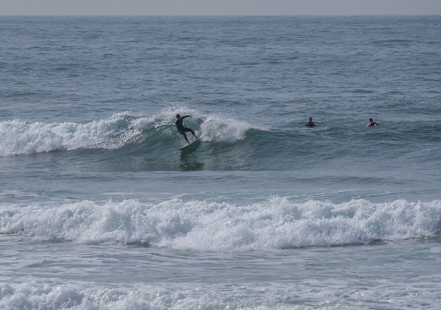 Surfer am Strand von Matosinhos H1191473.jpg